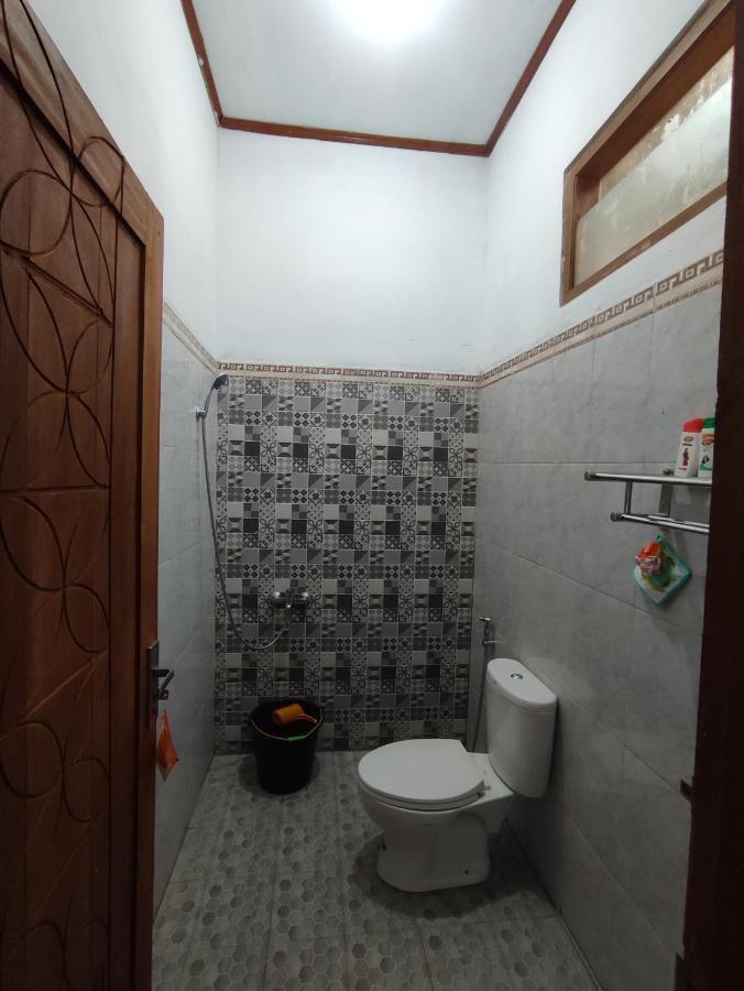 Romadhoni Homestay Магеланг Номер фото