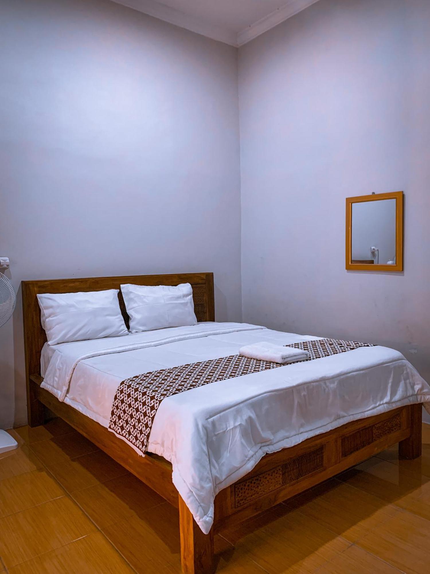 Romadhoni Homestay Магеланг Экстерьер фото